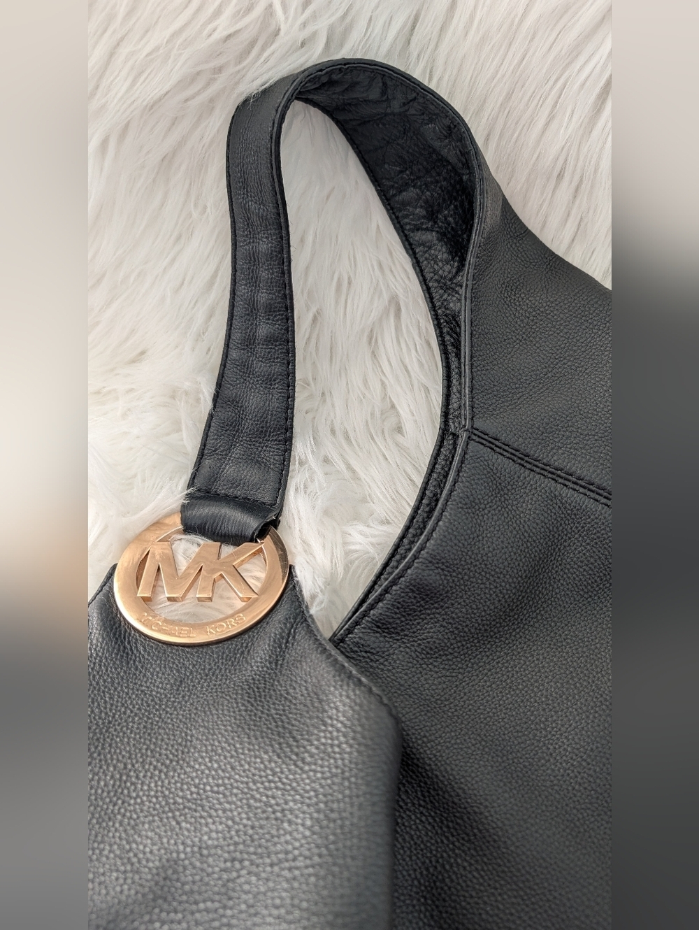 Michael Kors  Shoulder Hobo with Gold MK Charm .Came With MK Dust Bag . - Picture 10 of 14